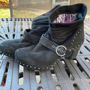 Dansko booties, black suede, size 40. Very good condition. A couple scuffs.